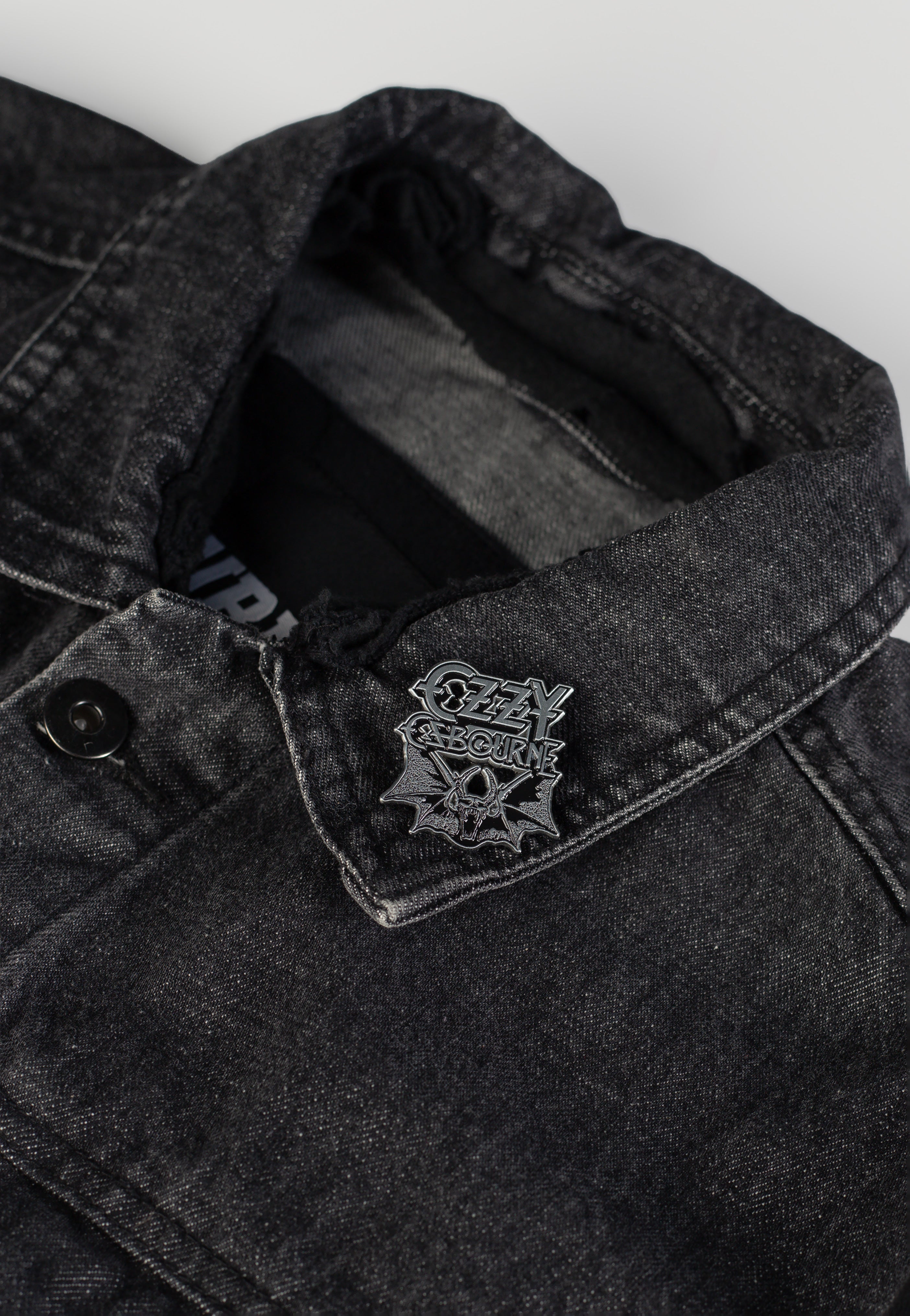 Ozzy Osbourne - Bat - Pin | Neutral-Image